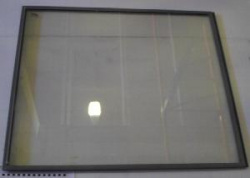 Стекло к бонете Vt 200 нижнее нов.986х842мм пластик Ral7037 1755005